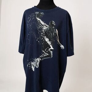 Nike Men’s XXL Dri-FIT LeBron James Graphic T-Shirt